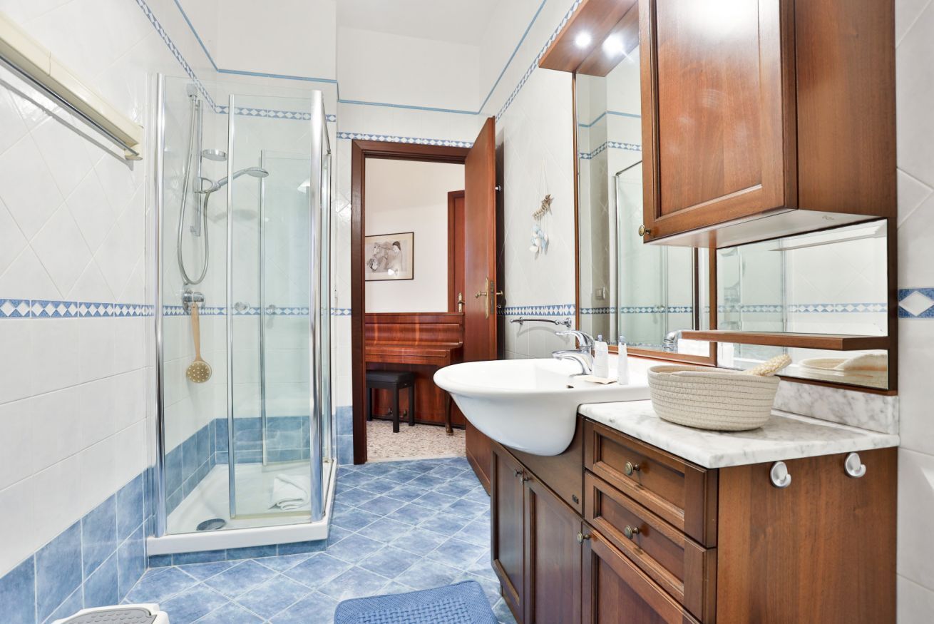 Douche, bidet, serviettes fournies