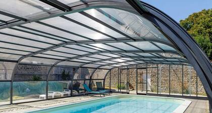 Guesthouse “Chambres et gîtes La Biargerie” with Pool, Shared Garden, Animals & Wi-Fi