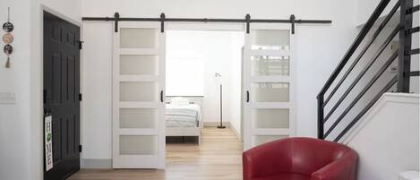 Iron/ironing board, internet, bed sheets