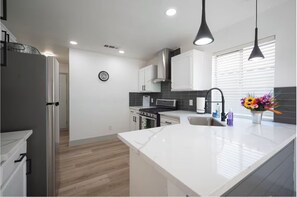 Private kitchen - Modern 3BR/3BA Retreat I Spa, BBQ, 15 Min to Strip (Las Vegas)