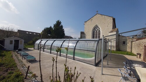Guesthouse “Chambres et gîtes La Biargerie” with pool, garden, animals & shared Wi-Fi