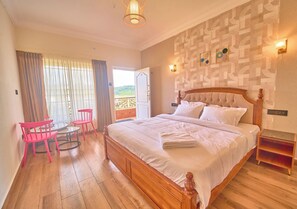 Classic Double Room | Free WiFi - Ooty Mountain Bliss by VOYE HOMES (Ooty)