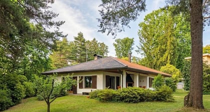 Villa with a garden, 15 minutes from Como; exclusive residence with a pool and tennis court