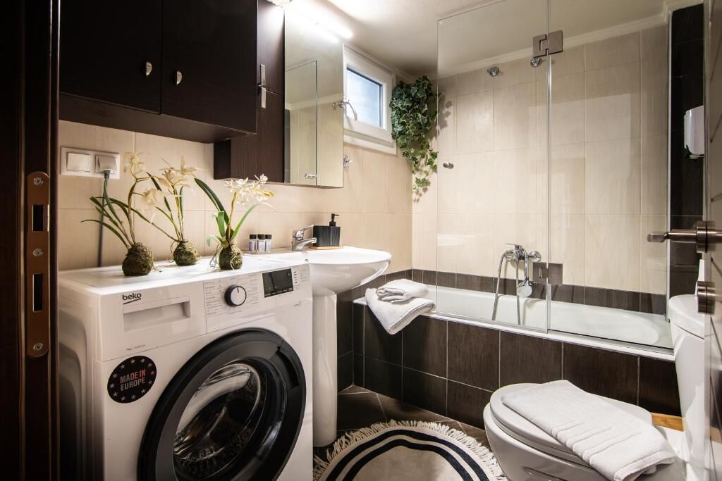 Deluxe Apartment, Balcony | Bathroom