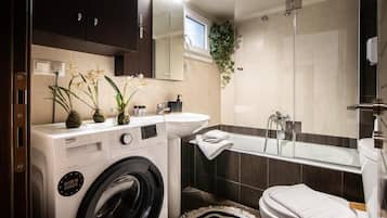 Deluxe Apartment, Balcony | Bathroom