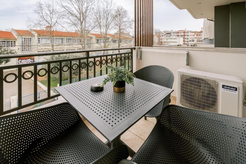 Apartamento luxo, sacada | Opções para refeição ao ar livre