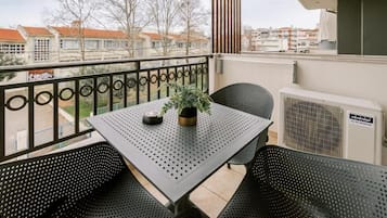 Deluxe Apartment, Balcony | Outdoor dining