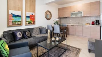 Leilighet – deluxe, balkong | Oppholdsområde