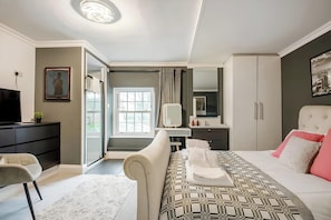 8 bedrooms, iron/ironing board, free WiFi, bed sheets