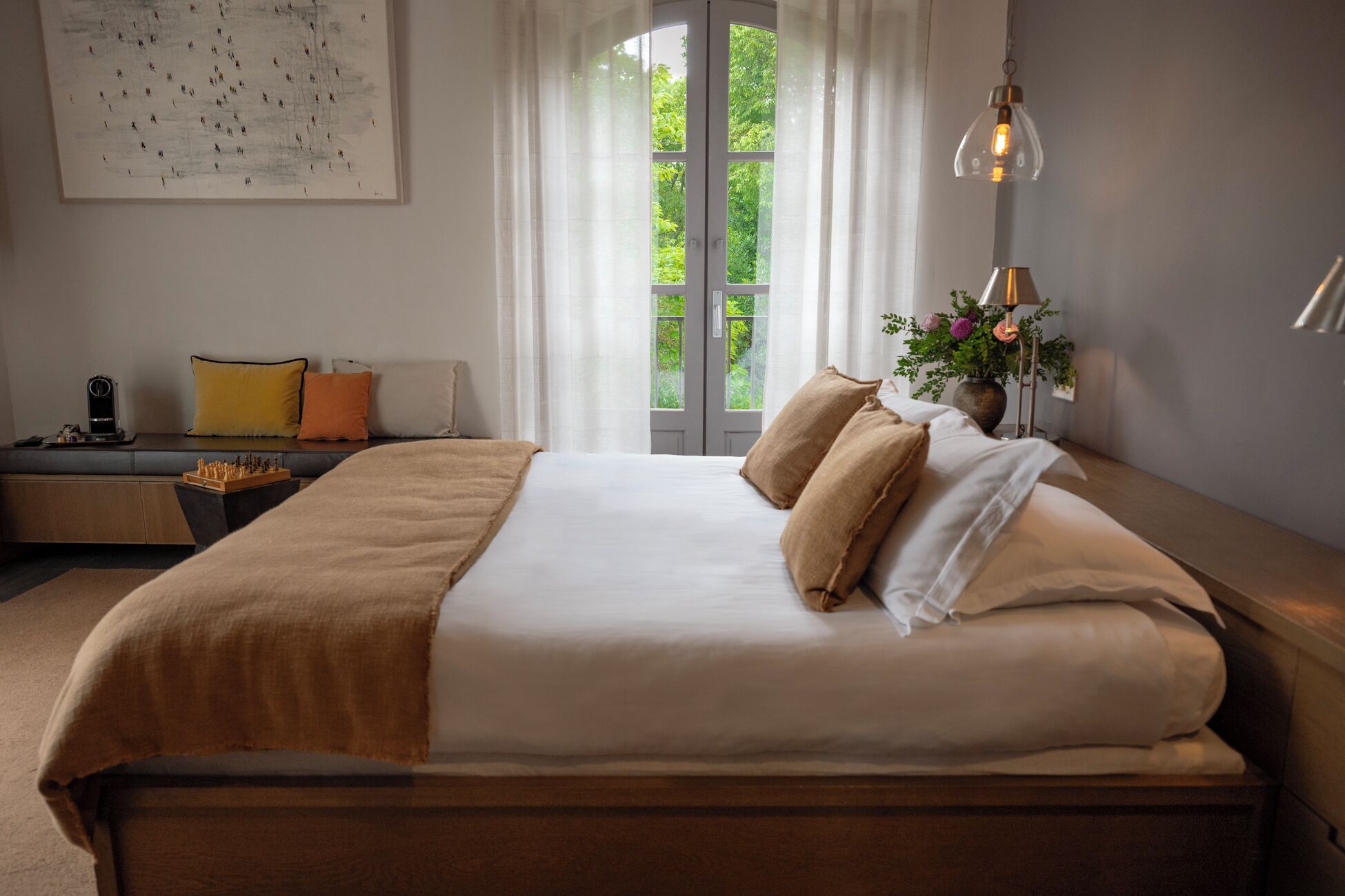 Habitación doble junior, patio, vista a la alberca | Caja de seguridad en la habitación y insonorización 