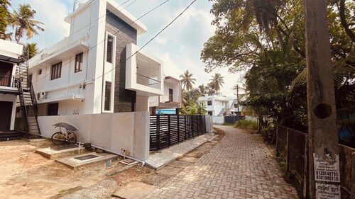 2BHK Ground floor Fully furnished house near Aster Medcity