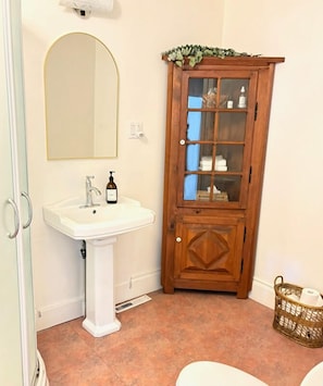 Dusche, Handtücher, Seife, Toilettenpapier