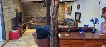 Bee Valley Guesthouse with private pool and garden