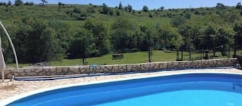Bee Valley Guesthouse with private pool and garden
