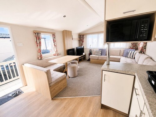 3 Bed Caravan - Sleeps 8 - Free Parking