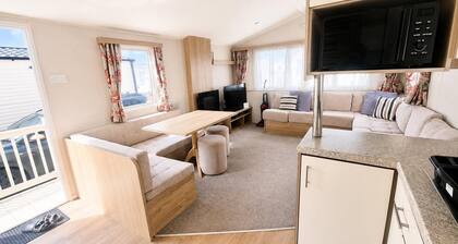 3 Bed Caravan - Sleeps 8 - Free Parking