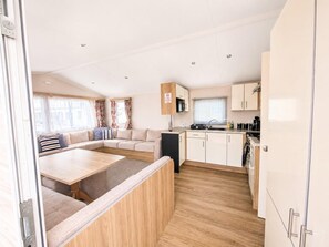 Interior - 3 Bed Caravan - Sleeps 8 - Free Parking (Skegness)