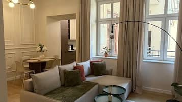 Apartment, Balcony | Living area
