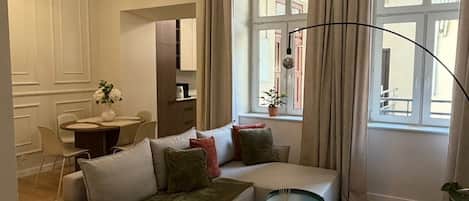 Apartment, Balcony | Living area