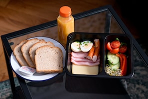 Breakfast meal - Native Apartments Węgierska 10  (Kraków)