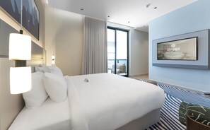 Luxury Villa, City View | Ruang kerja komputer riba, langsir/tirai gelap terus, kalis bunyi 