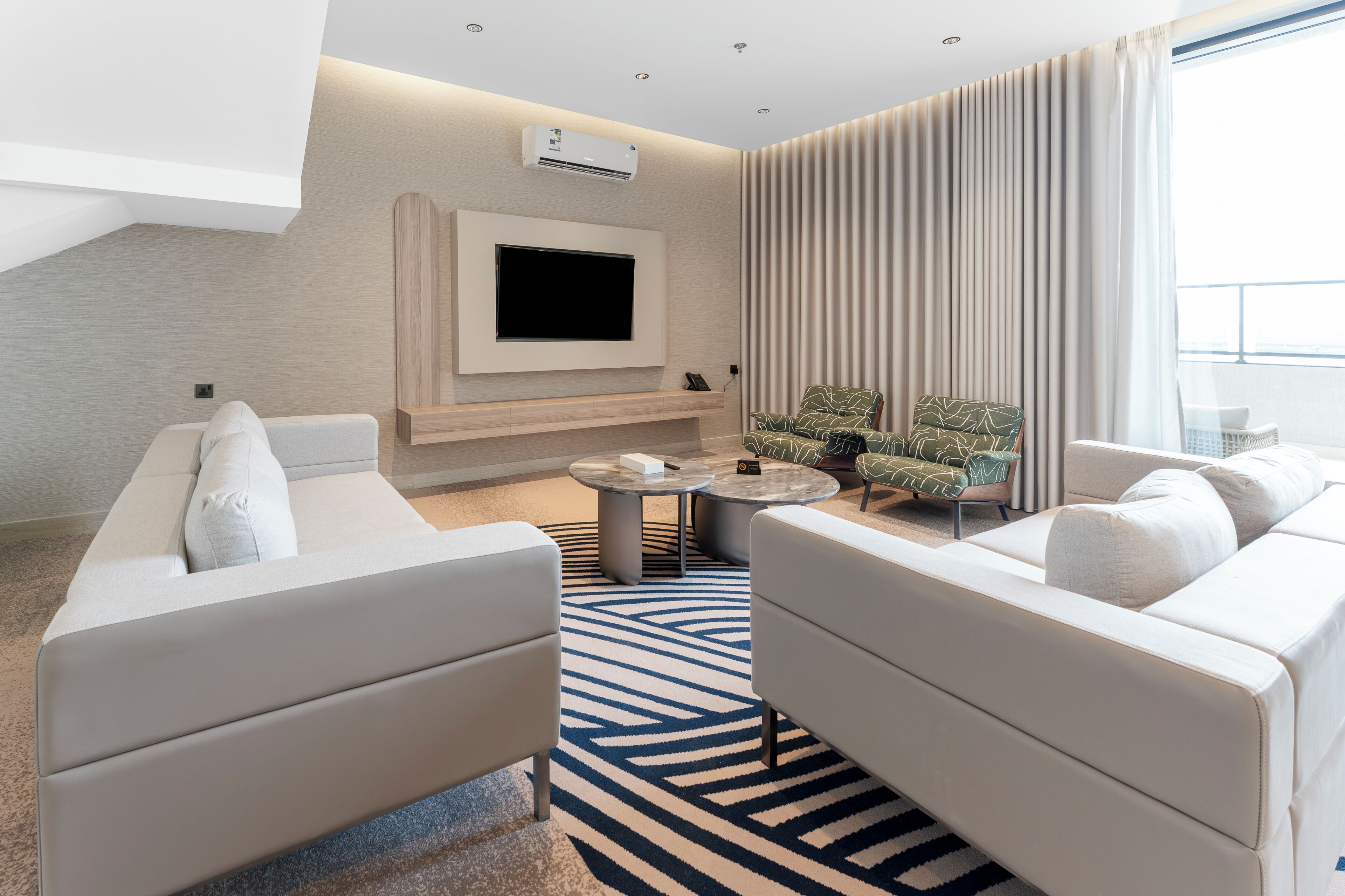 Luxury Villa, City View | Living area