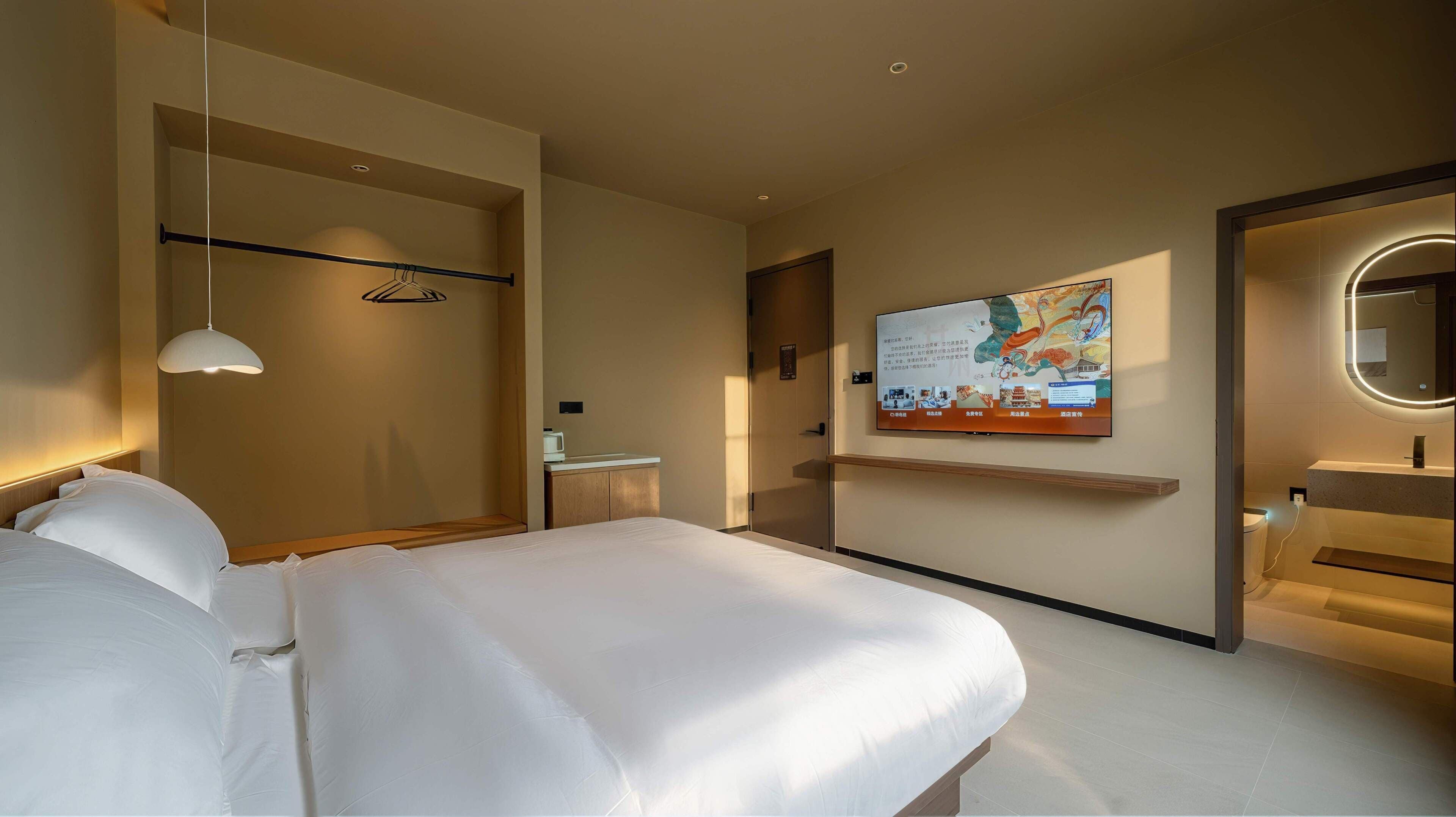 Habitación básica doble | Edredón, minibar, escritorio y espacio para trabajar con laptop 