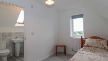 4 bedrooms, WiFi (free), individually decorated, individually furnished