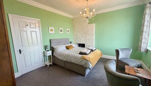 Desk, iron/ironing board, WiFi, bed sheets - The Hideaway - A Cosy Beachside Retreat (Fleetwood)