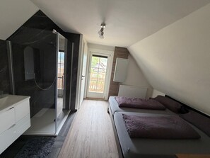 A bedroom with a bed, a shower, a window, and a radiator. - Holiday Home 'Ferienhaus Sonnseitn' with Mountain View, Private Terrace and Private Garden (Altlassing)