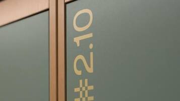 Slaapzaal, uitzicht op de stad | Divers