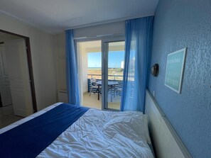 Room - Vrbo Property (Lacanau)
