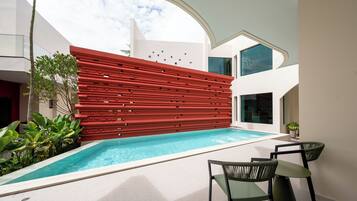 Quarto casal luxo, vista para a piscina, ao lado da piscina | Área de estar | TV LCD 50 polegadas com canais digitais