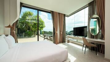 Premium Deluxe Room with Terrace, River View | Minibar, in-room safe, desk, free WiFi