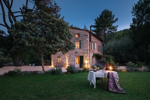 Outdoor dining - Vrbo Property (Toscana)
