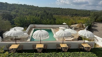 Departamento, balcón, vista a la montaña | Alberca | 3 albercas al aire libre
