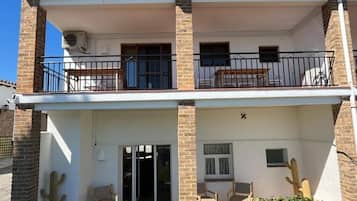 Apartamento, balcón, vistas a la montaña | Exterior