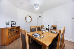 Dining - Beautiful 6 Bedroom, Large Garden (East Tilbury)