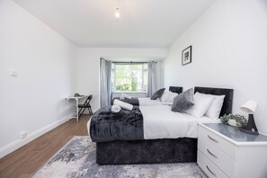 Room - Beautiful 6 Bedroom, Large Garden (East Tilbury)