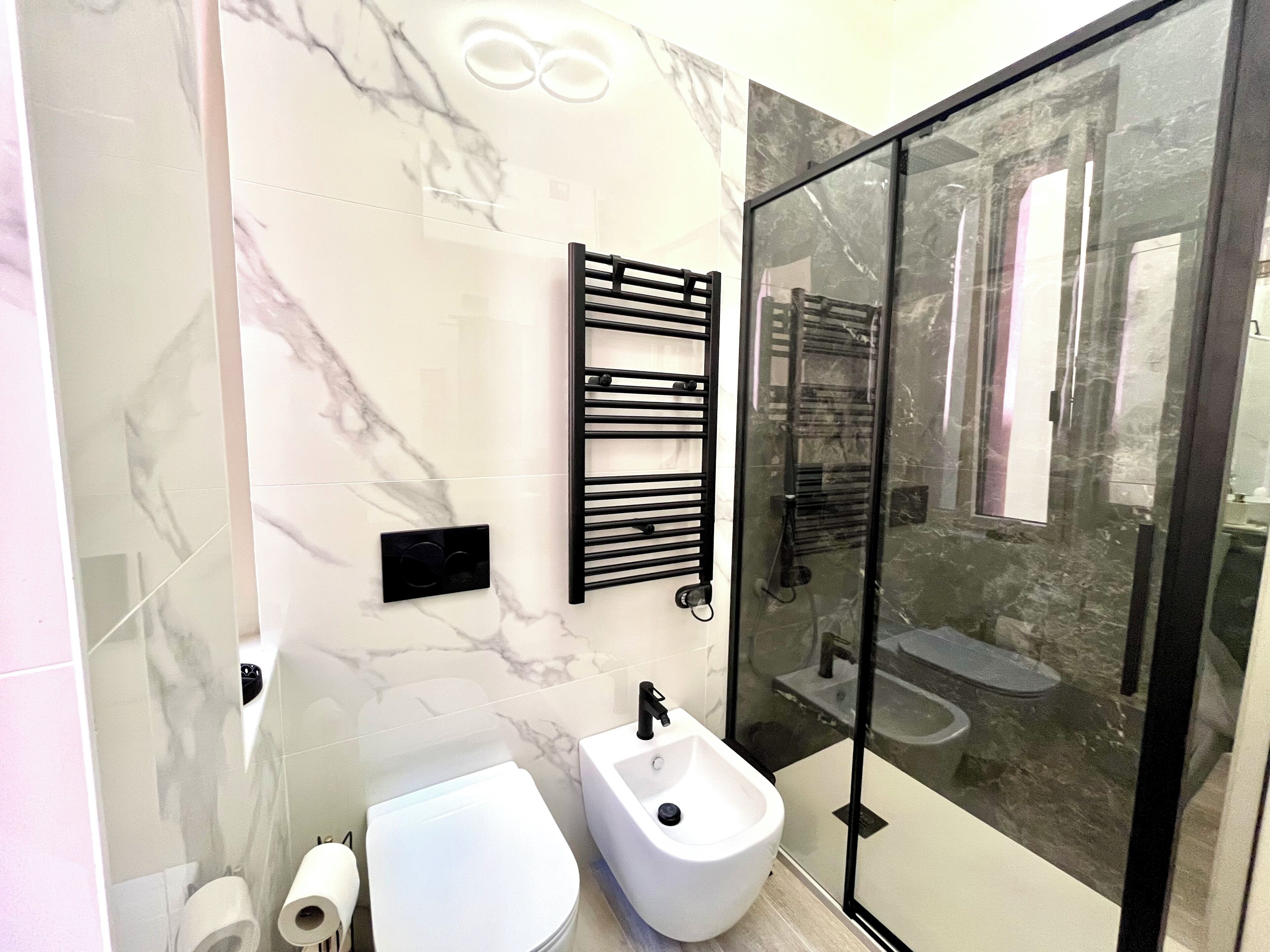 Doccia, asciugacapelli, bidet, asciugamani