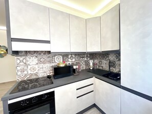 Private kitchen - Vrbo Property (Parma)