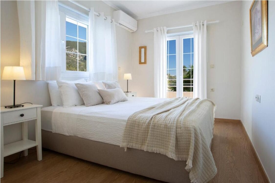 3 bedrooms, iron/ironing board, internet, bed sheets