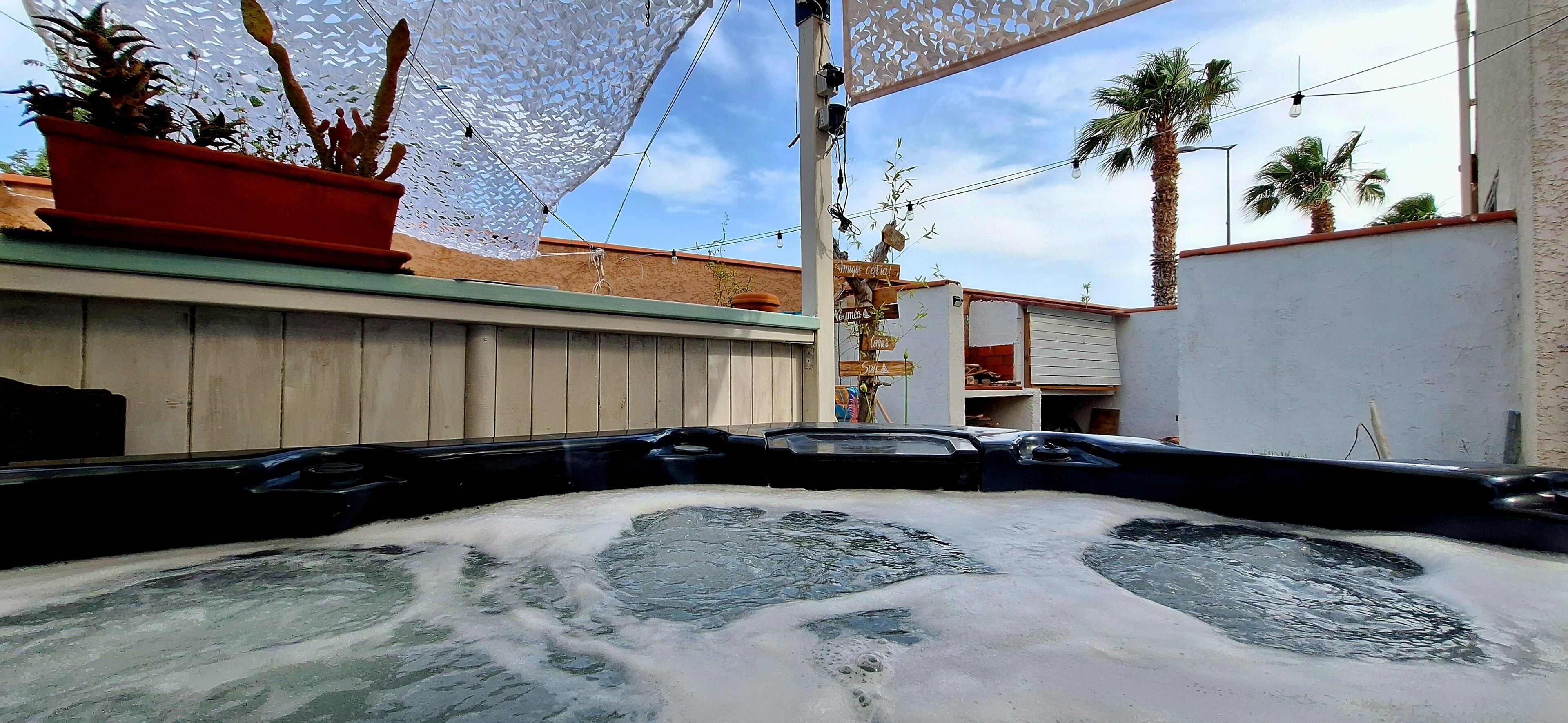 Outdoor spa tub