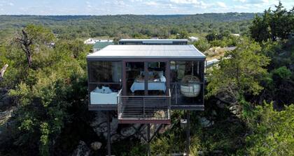 Stunning Mirror-Glass Retreat with Spa Tub & Sunset Deck in Cottonwood, Texas