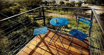 Unique Container Escape with Panoramic Hilltop Views in Cottonwood Shores, Texas