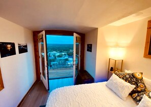 1 habitación, escritorio, tabla de planchar con plancha y wifi 