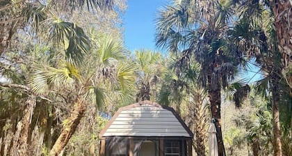 Secluded Off-the-Grid Cabin with Tropical Land Near Cocoa, Florida