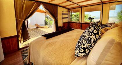 Serene Glampominium Escape with Outdoor & Indoor Showers in Cottonwood Shores, Texas
