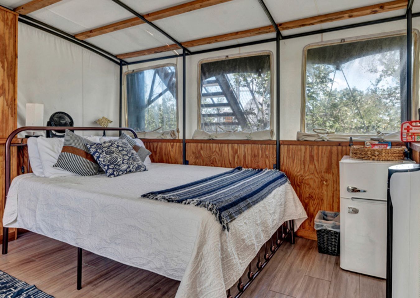2 bedrooms, WiFi, bed sheets