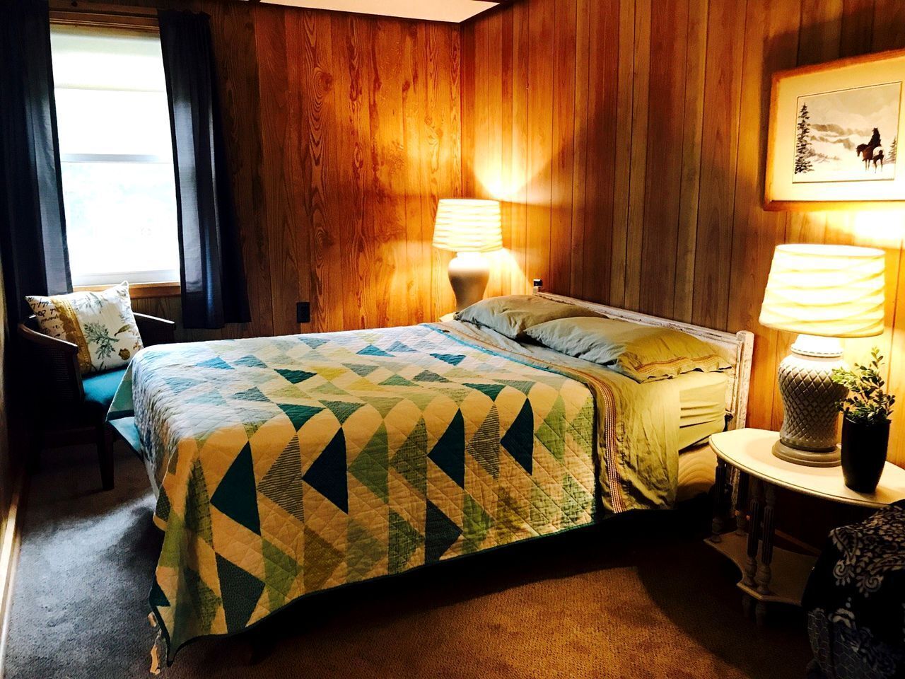 1 habitación, escritorio, tabla de planchar con plancha y wifi 